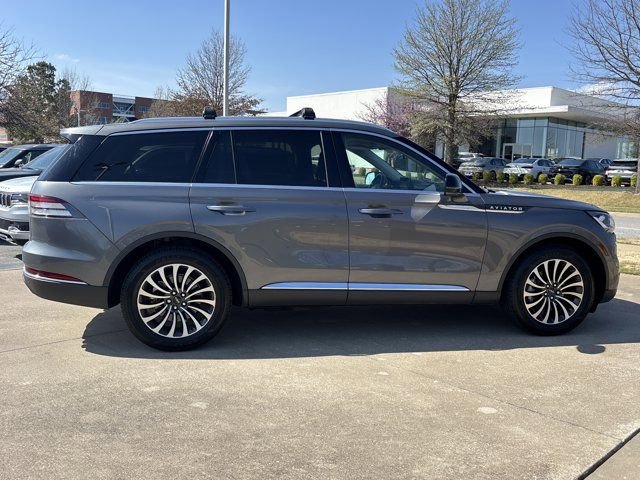 Used 2023 Lincoln Aviator Reserve w/ Elements Package Plus AWD/4WD image 2