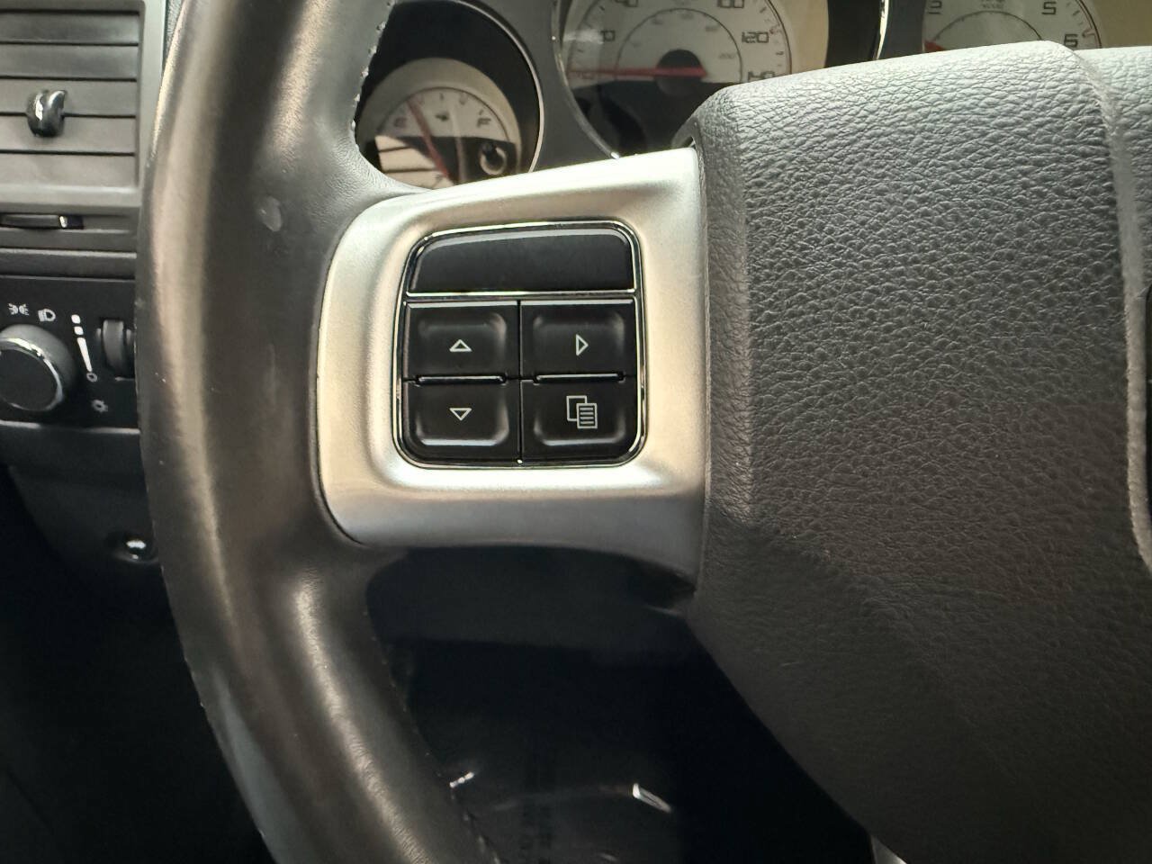 Used 2014 Dodge Challenger SXT RWD image 20