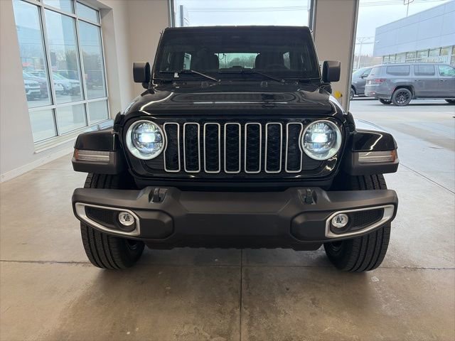 Used 2025 Jeep Wrangler Unlimited Sahara image 2