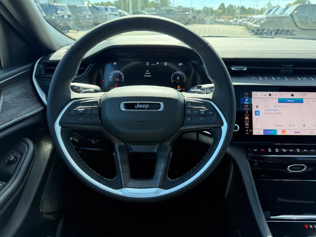 New 2027 Jeep Grand Cherokee Altitude RWD image 9