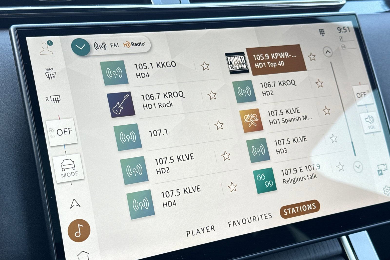 Used 2025 Land Rover Range Rover Velar Dynamic SE image 21