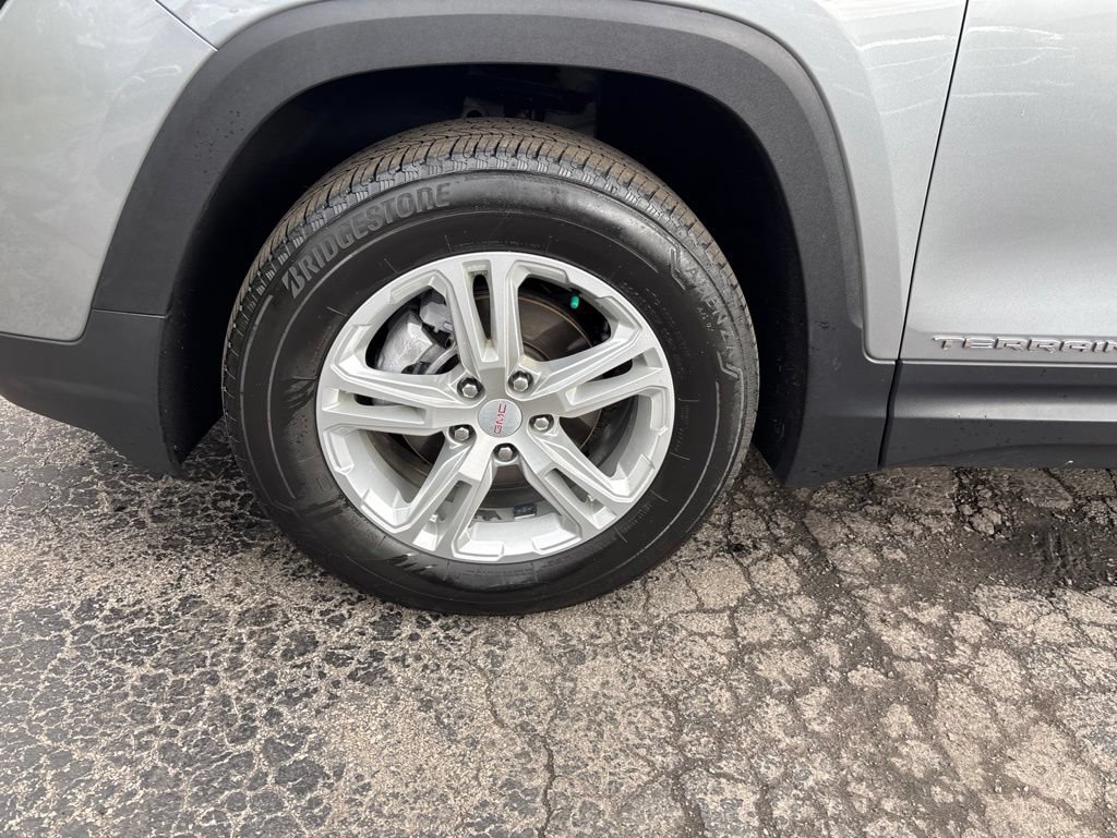 Used 2023 GMC Terrain SLE w/ Driver Convenience Package AWD/4WD image 5