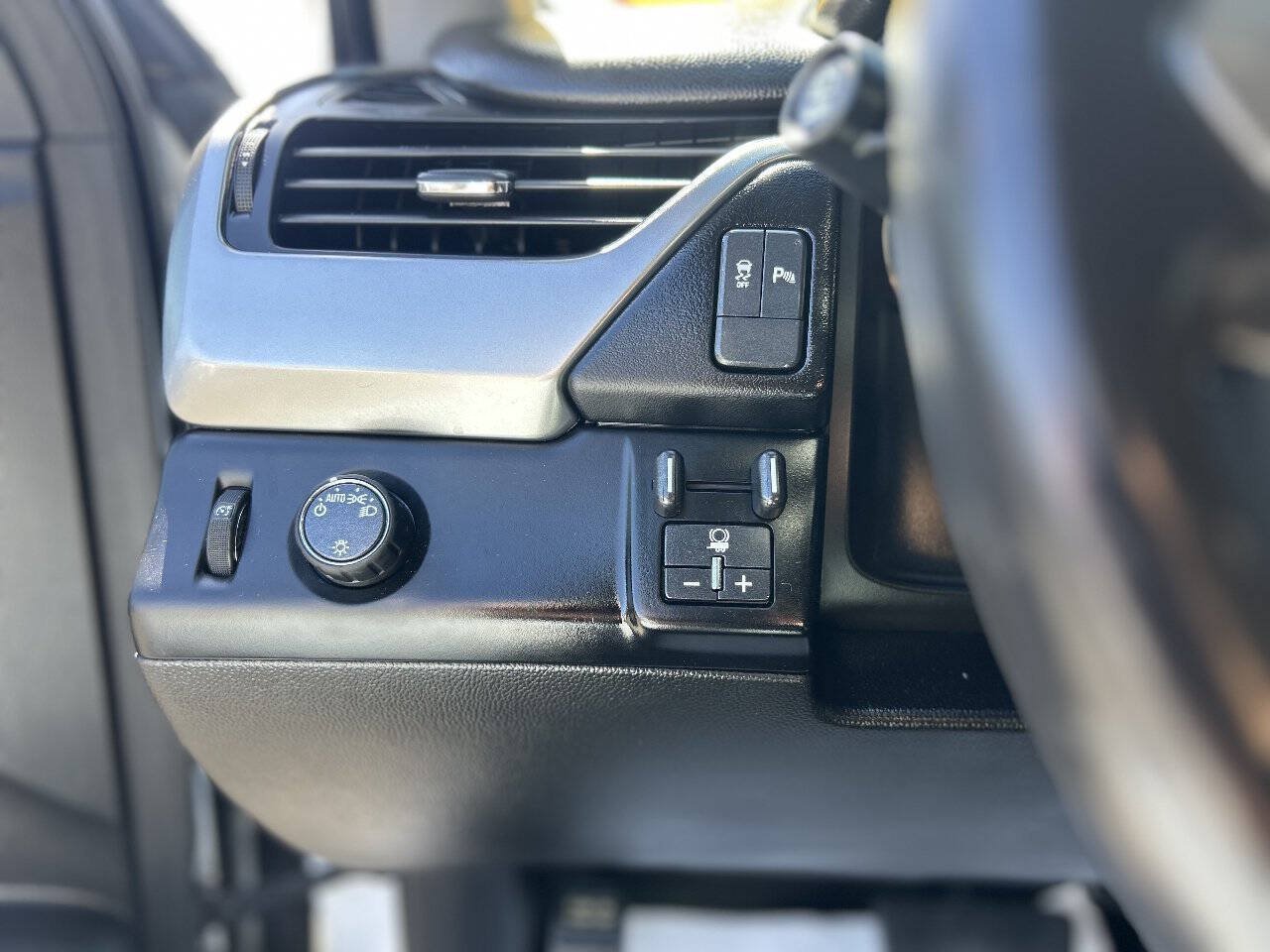 Used 2018 Chevrolet Tahoe LS w/ Max Trailering Package RWD image 11