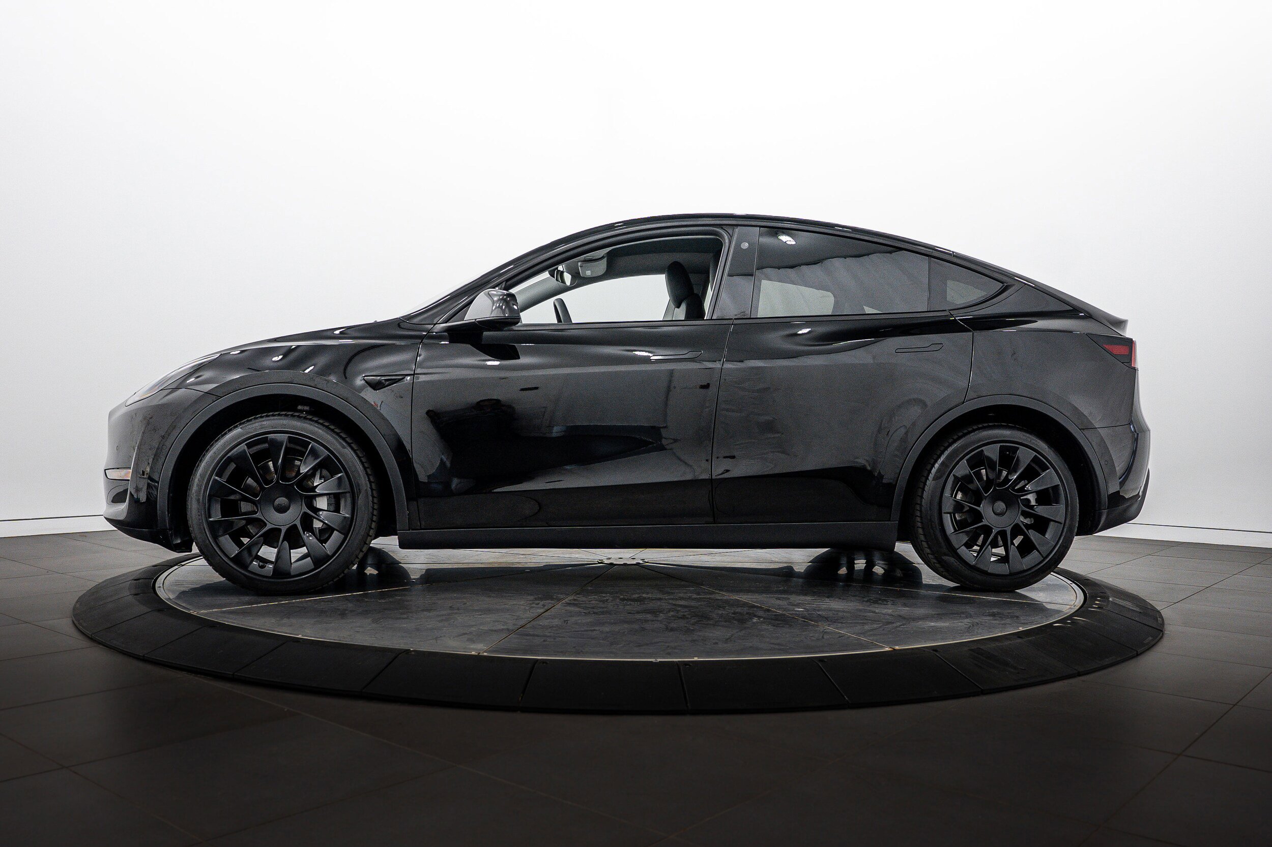 Used 2021 Tesla Model Y Long Range AWD/4WD image 6