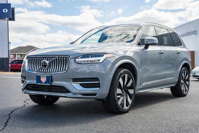Used 2024 Volvo XC90 T8 Plus w/ Protection Package Premier image 3