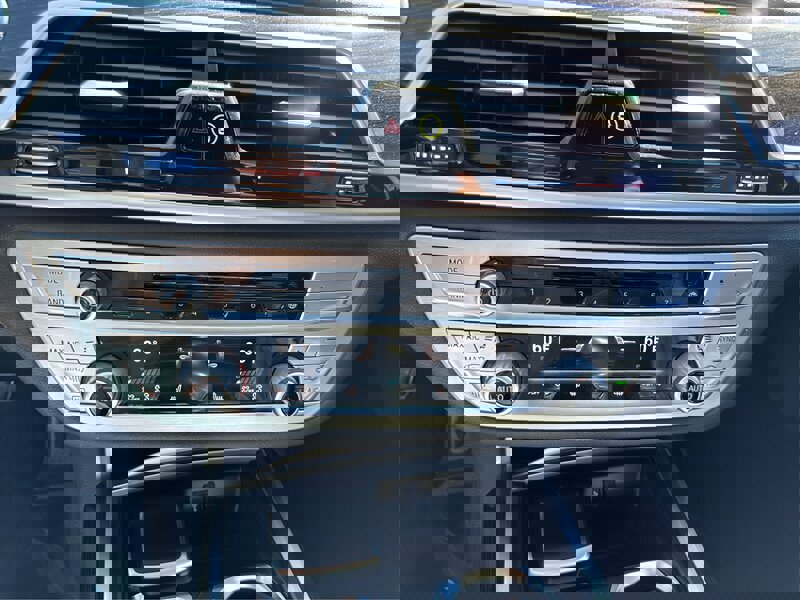 Used 2019 BMW 740i w/ M Sport Package image 38