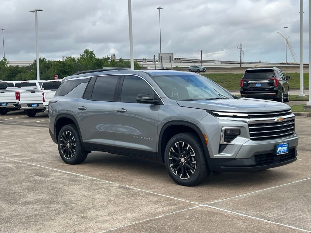 New 2026 Chevrolet Traverse LT w/ Sun and Wheel Package FWD image 4
