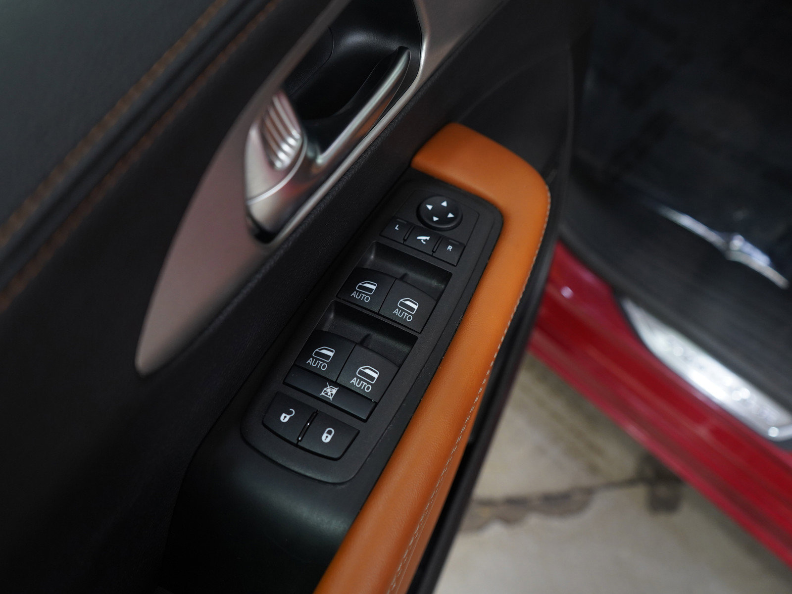 Used 2025 Chrysler Pacifica Pinnacle w/ Trailer Tow Group image 23