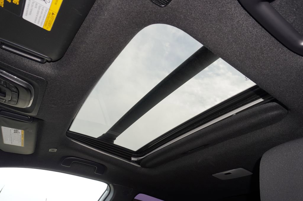 Used 2024 Toyota Corolla Cross SE w/ Moonroof Package image 19