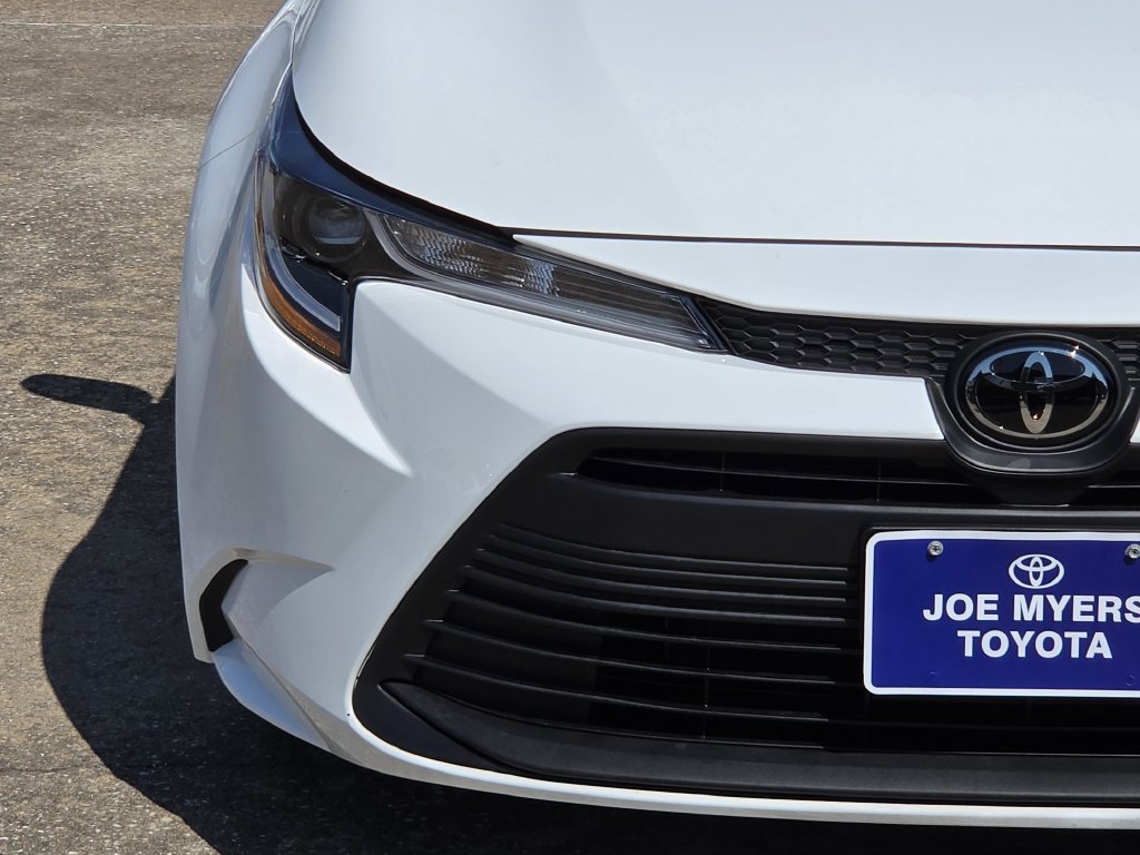 Used 2026 Toyota Corolla LE FWD image 5