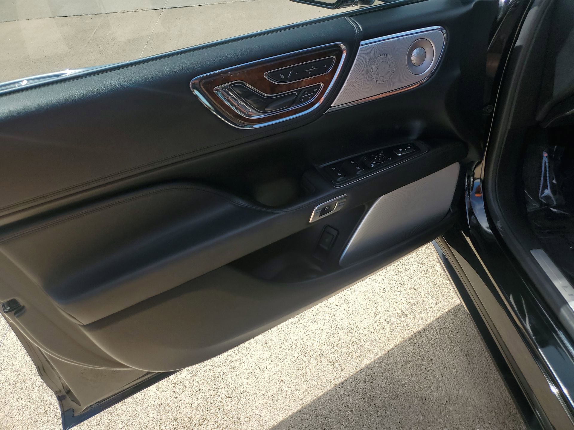 Used 2018 Lincoln Continental Reserve AWD/4WD image 30