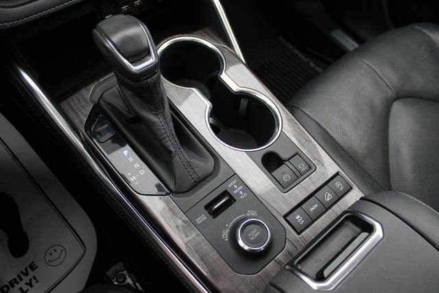 Used 2020 Toyota Highlander Limited image 31