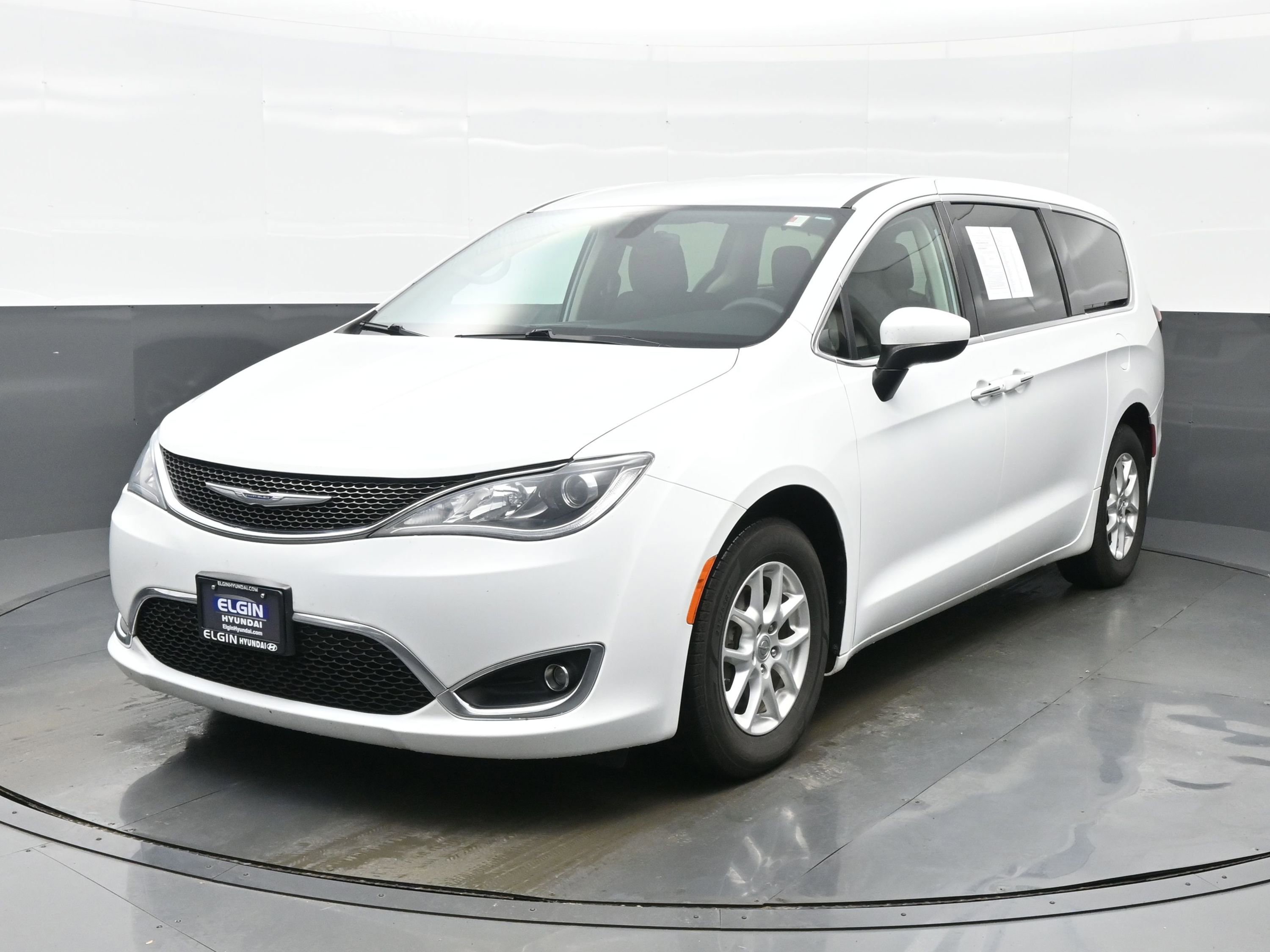 Used 2017 Chrysler Pacifica Touring Plus image 1