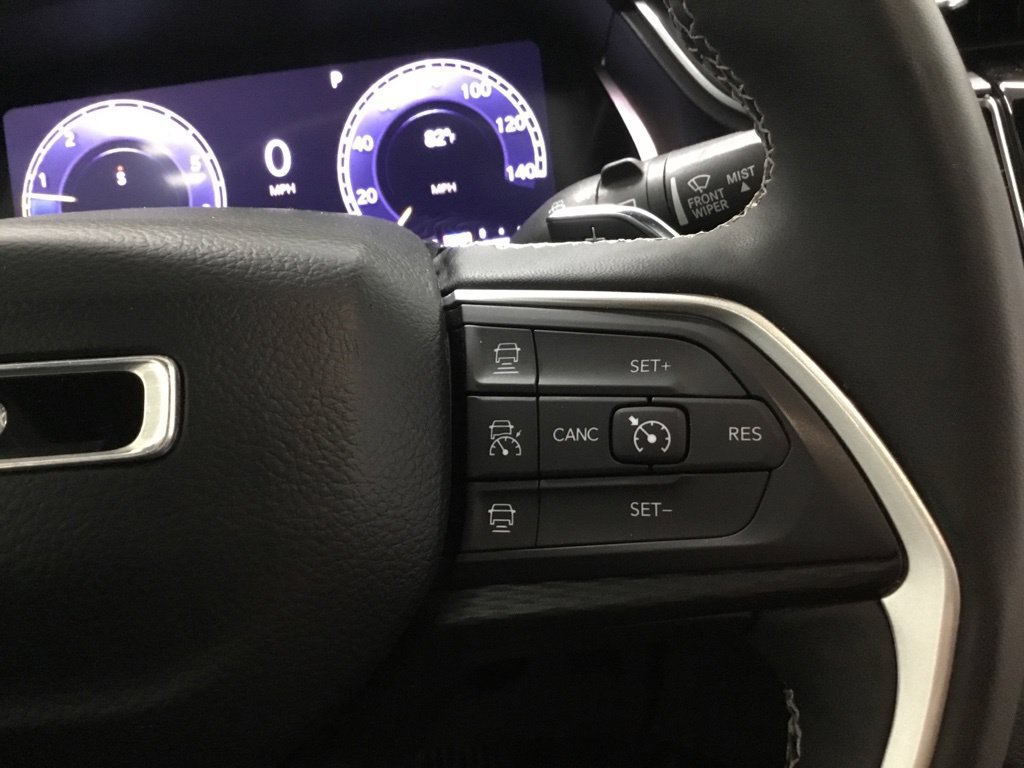 Used 2023 Jeep Grand Cherokee Altitude AWD/4WD image 39
