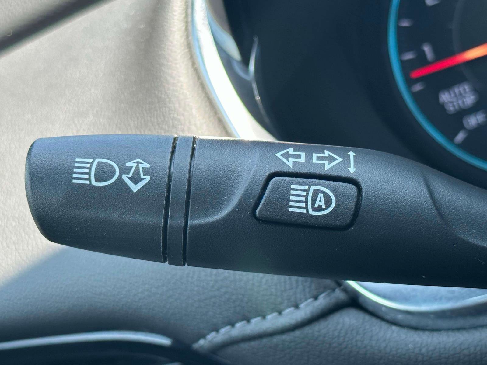 Used 2023 Chevrolet Traverse LT image 23