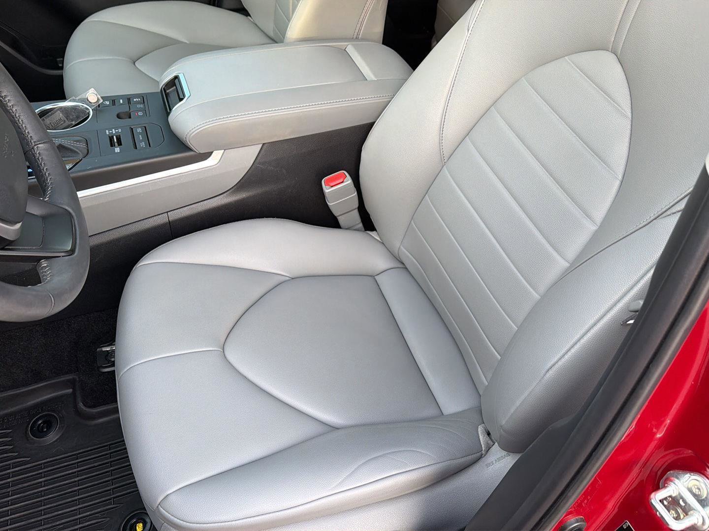 Certified 2024 Toyota Highlander XLE AWD/4WD image 30