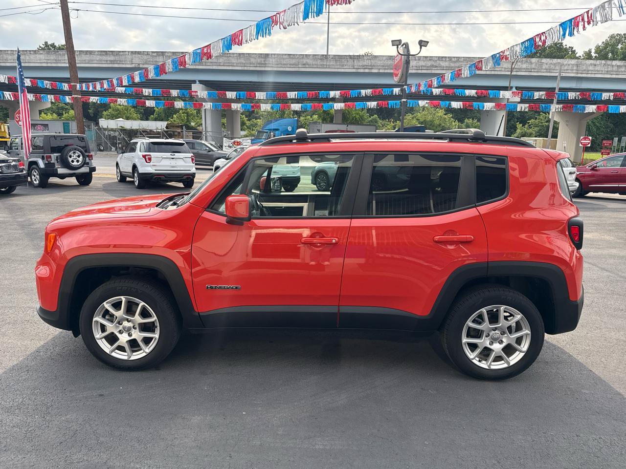 Used 2021 Jeep Renegade Latitude w/ Sun & Sound Group AWD/4WD image 7