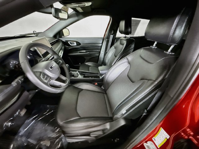 Used 2025 Jeep Compass Latitude w/ Altitude Special Edition AWD/4WD image 19