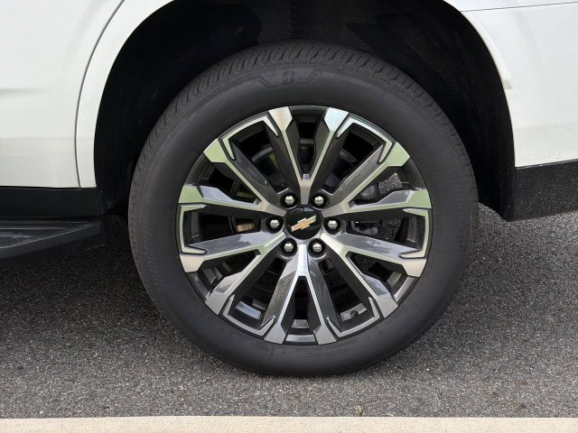 Used 2025 Chevrolet Tahoe High Country AWD/4WD image 11