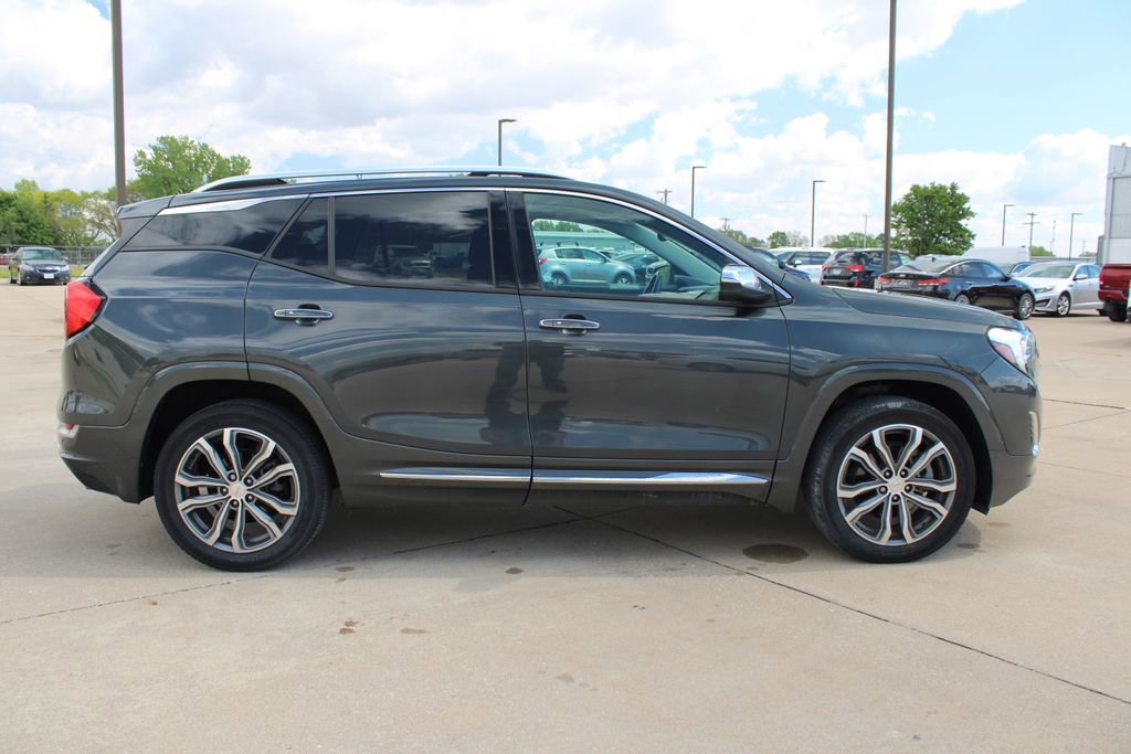 Used 2018 GMC Terrain Denali w/ GMC Pro Grade Package AWD/4WD image 4