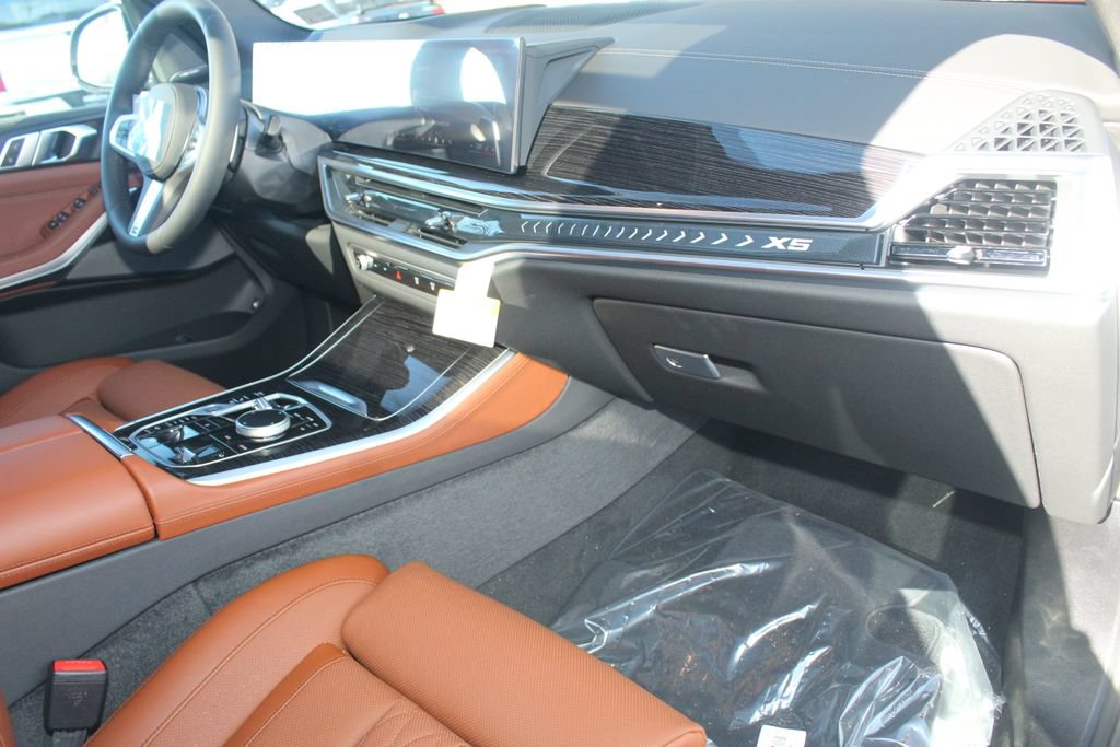 Used 2026 BMW X5 xDrive50e w/ M Sport Package AWD/4WD image 24