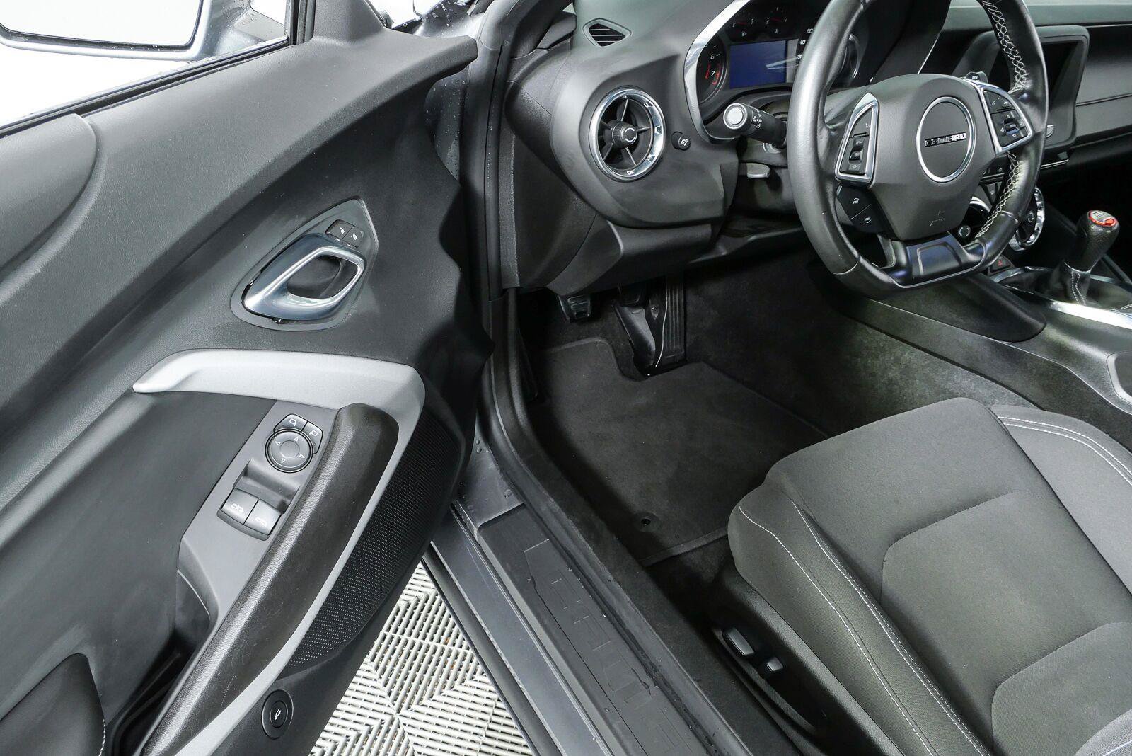 Used 2021 Chevrolet Camaro LT RWD image 7