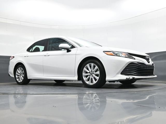Used 2018 Toyota Camry LE FWD image 26