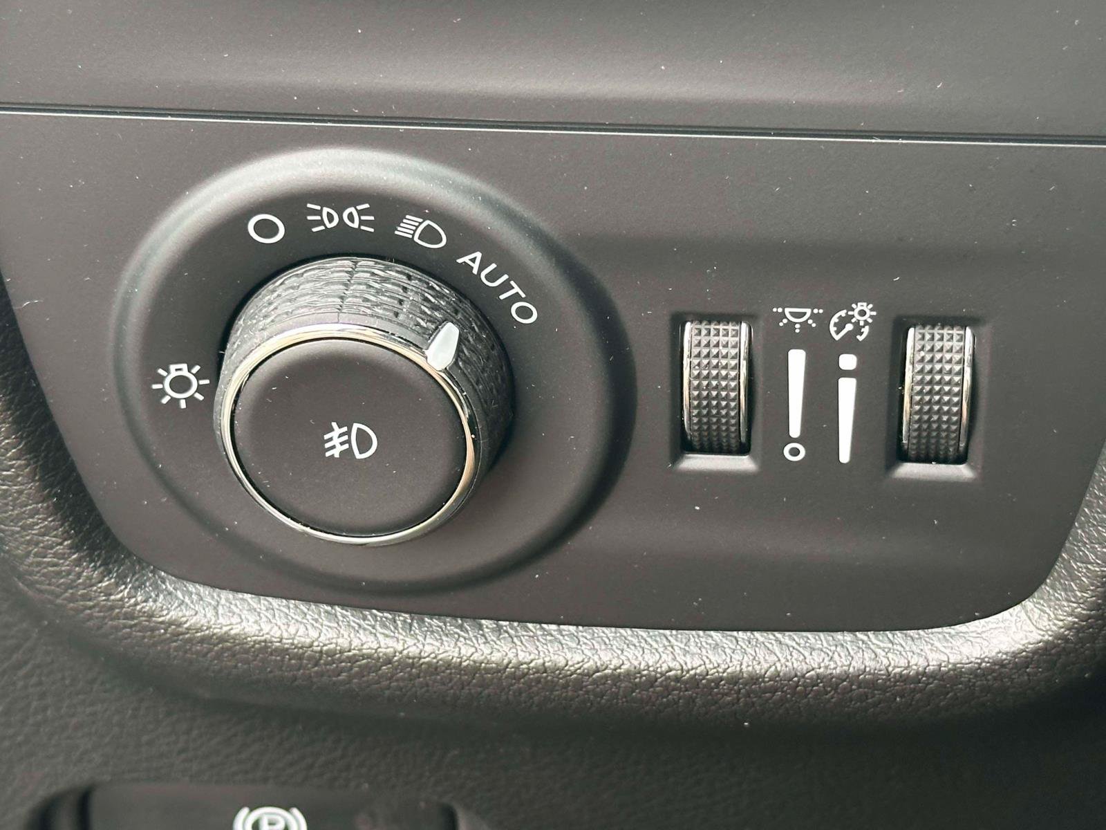 Used 2024 Jeep Grand Cherokee Limited AWD/4WD image 19