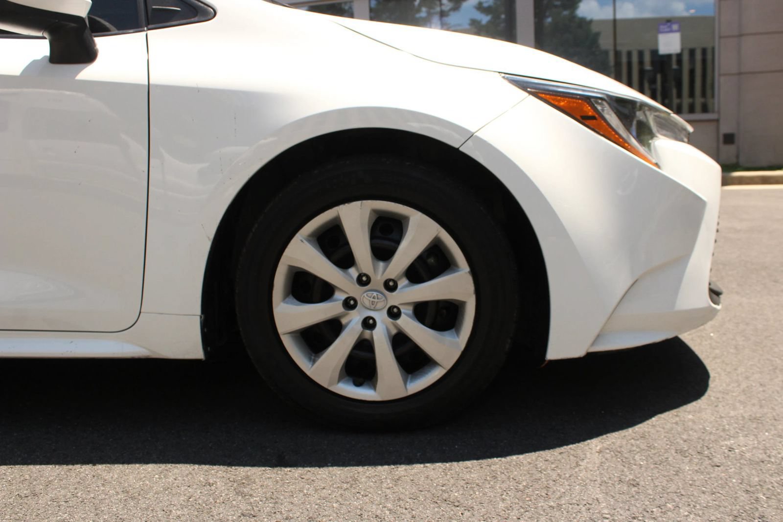 Used 2023 Toyota Corolla LE FWD image 4