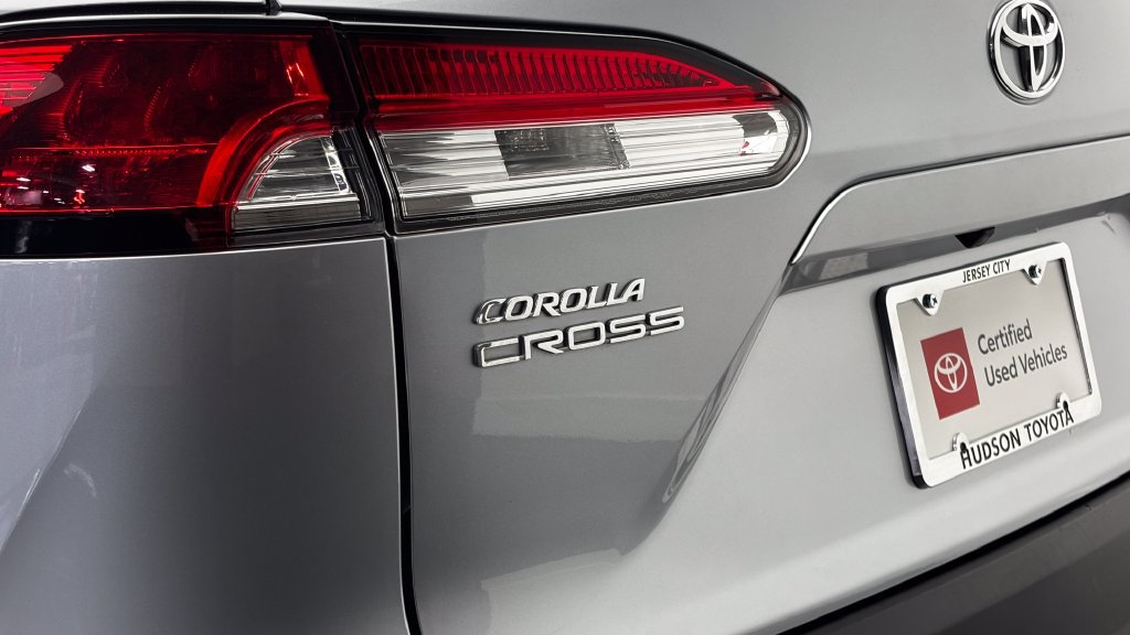 Certified 2025 Toyota Corolla Cross LE FWD image 7