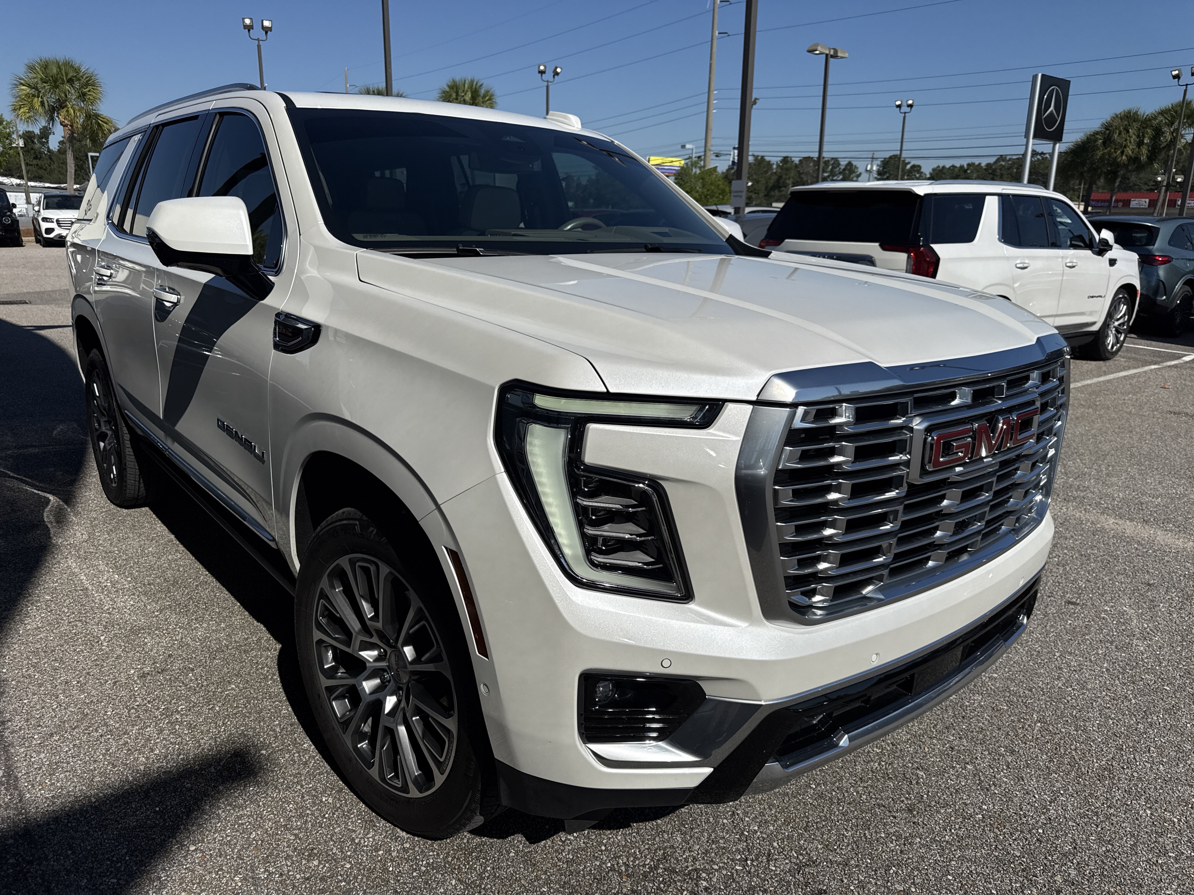 Used 2025 GMC Yukon Denali w/ Sun & Power Step Package AWD/4WD image 11