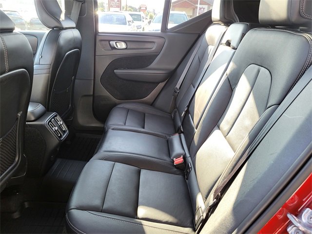 Used 2019 Volvo XC40 T5 Momentum image 4