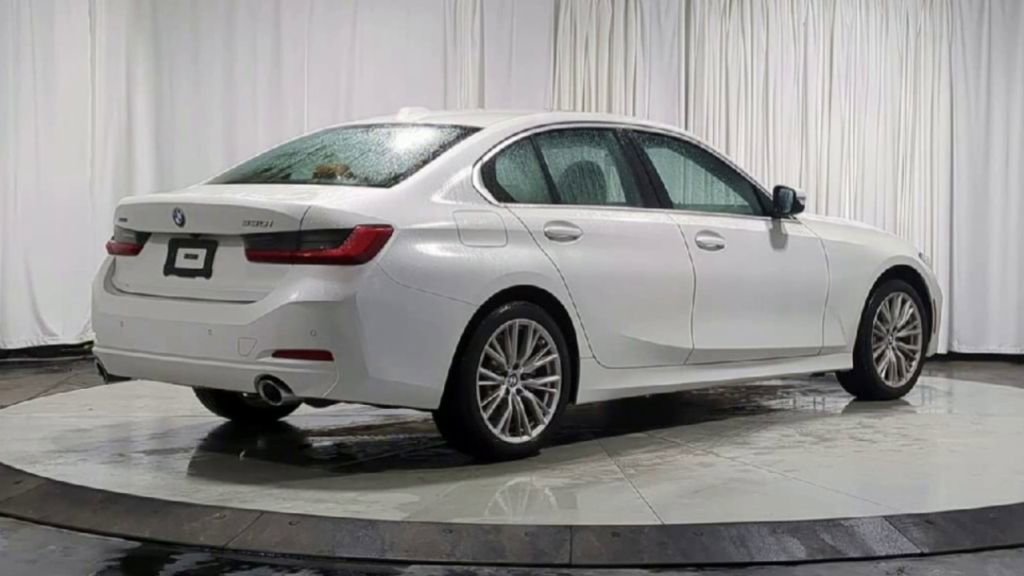 Used 2024 BMW 330i xDrive Sedan w/ Convenience Package image 10