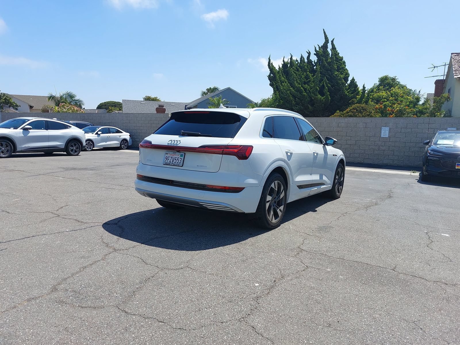 Certified 2023 Audi e-tron Premium AWD/4WD image 3
