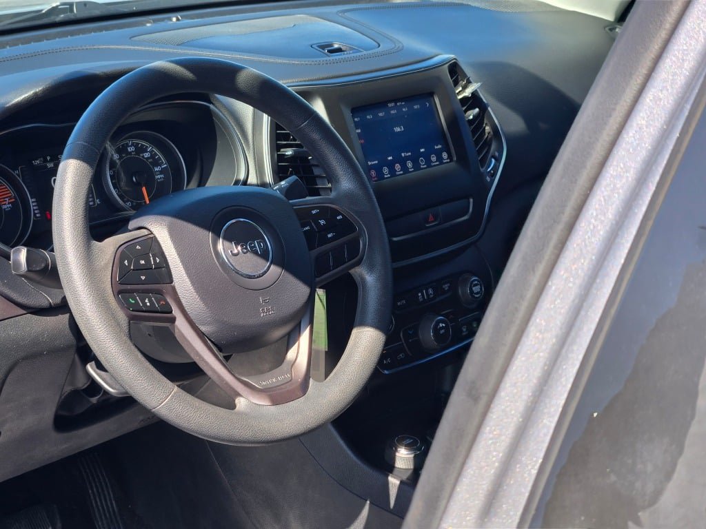 Used 2020 Jeep Cherokee Latitude AWD/4WD image 22