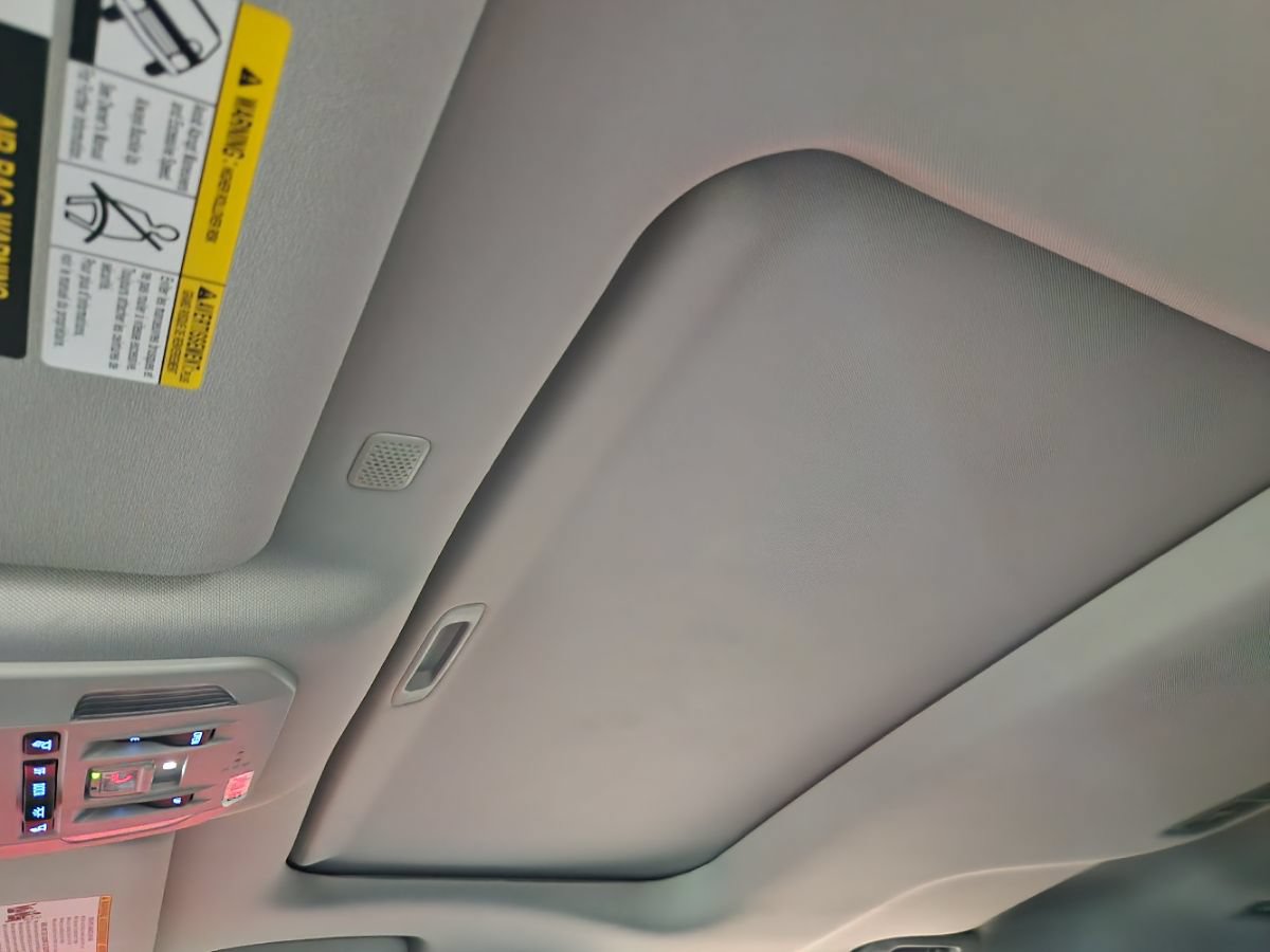 Used 2022 Toyota Highlander XLE FWD image 46