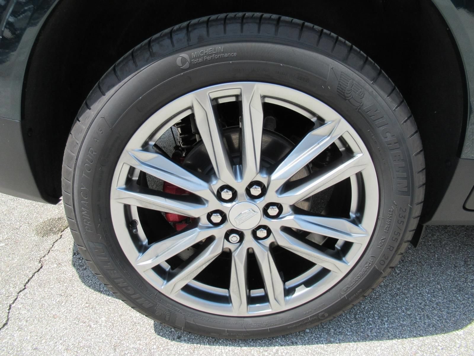Certified 2026 Cadillac XT5 Sportv w/ LPO, Floor Liner Package AWD/4WD image 9