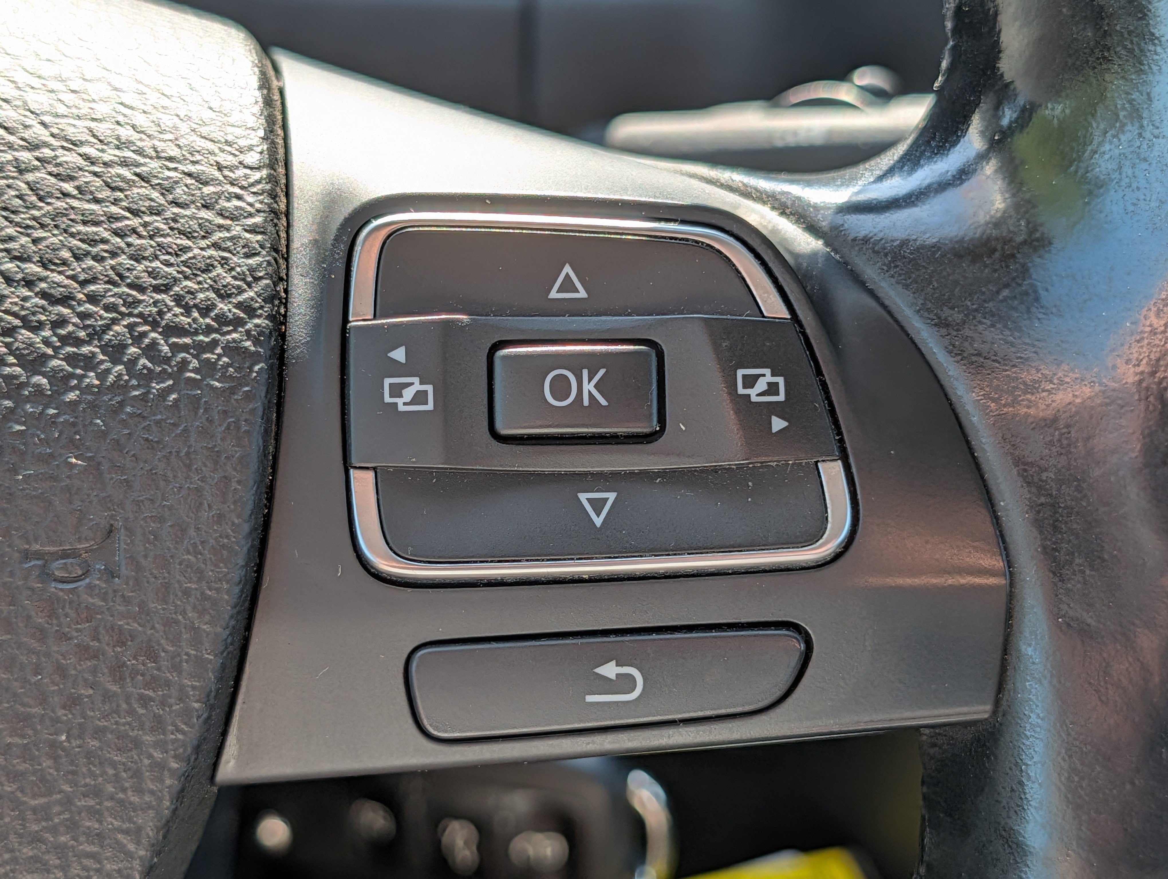 Used 2014 Volkswagen Tiguan S AWD/4WD image 32