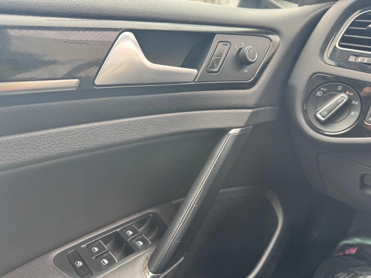 Used 2015 Volkswagen Golf TDI S image 36