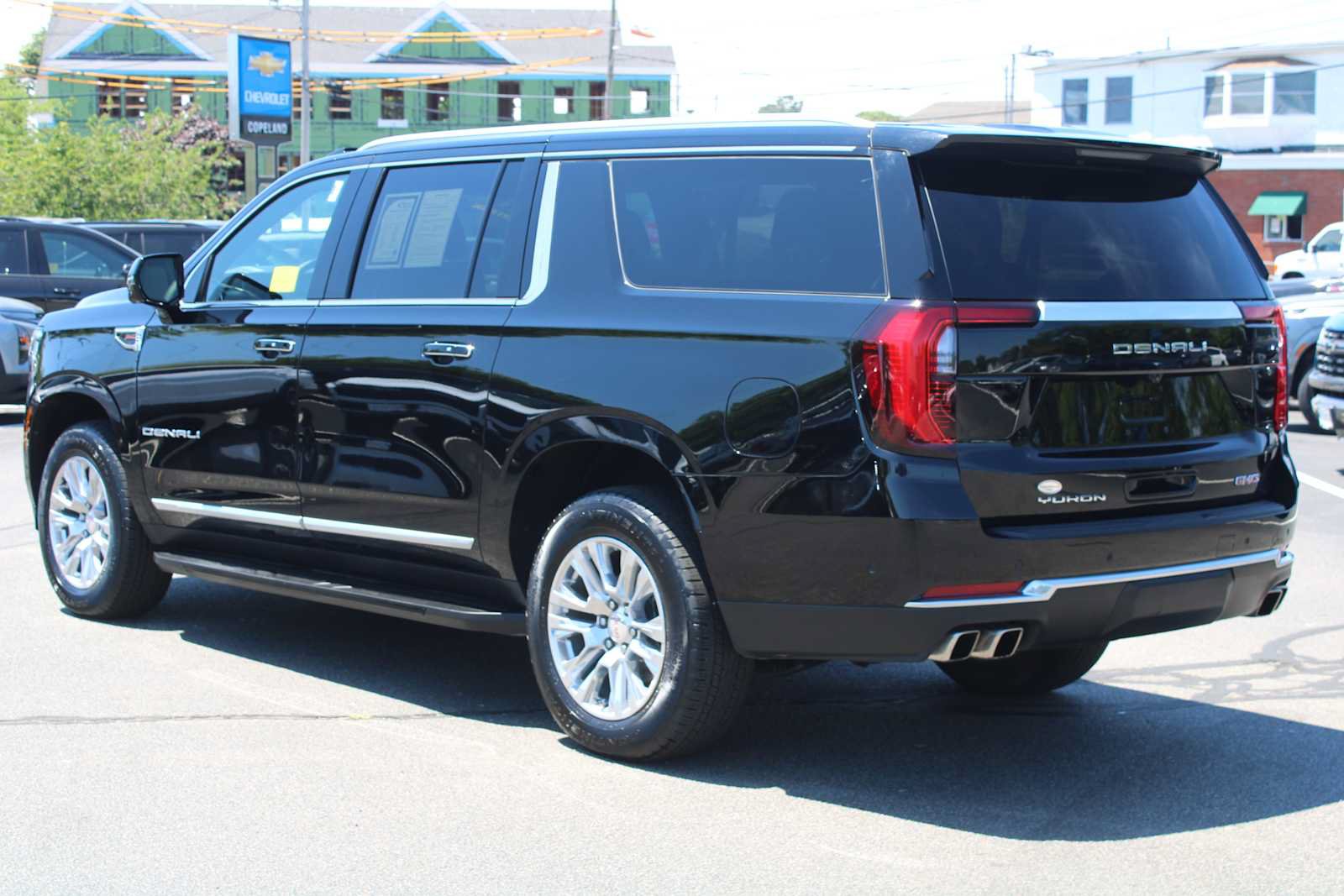 Certified 2025 GMC Yukon XL Denali AWD/4WD image 5