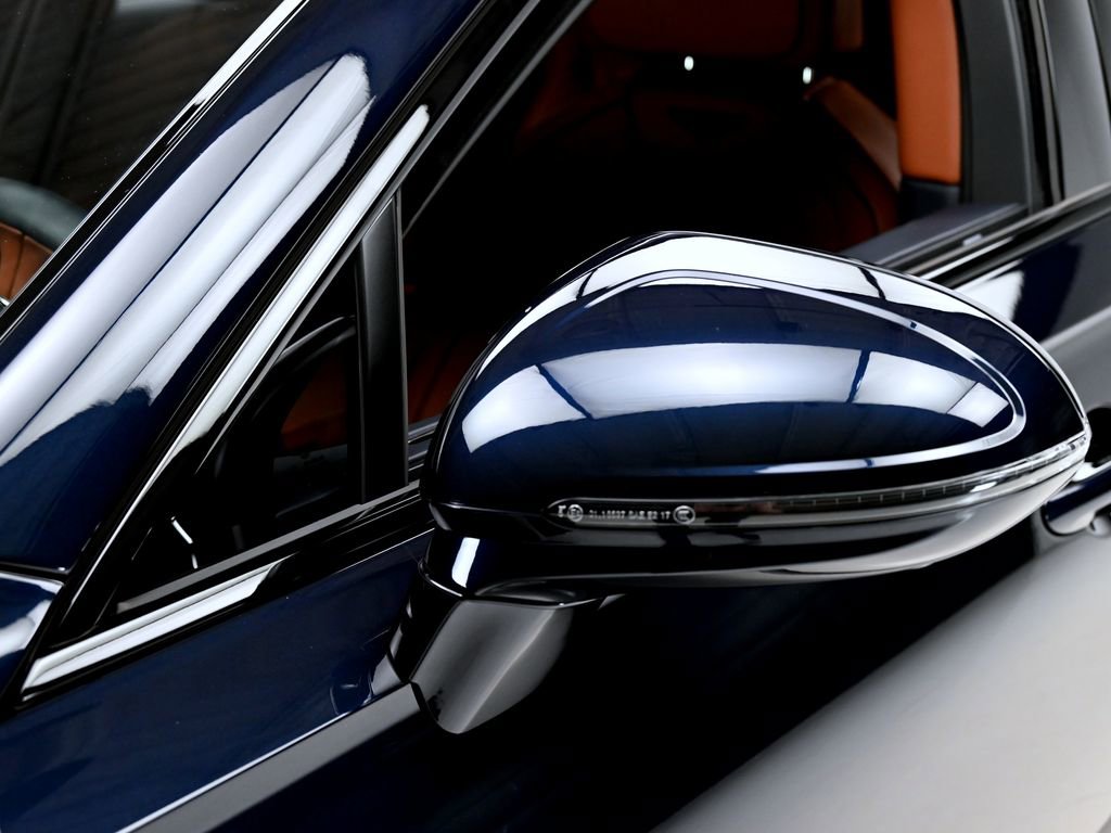 Used 2022 Bentley Flying Spur V8 image 28