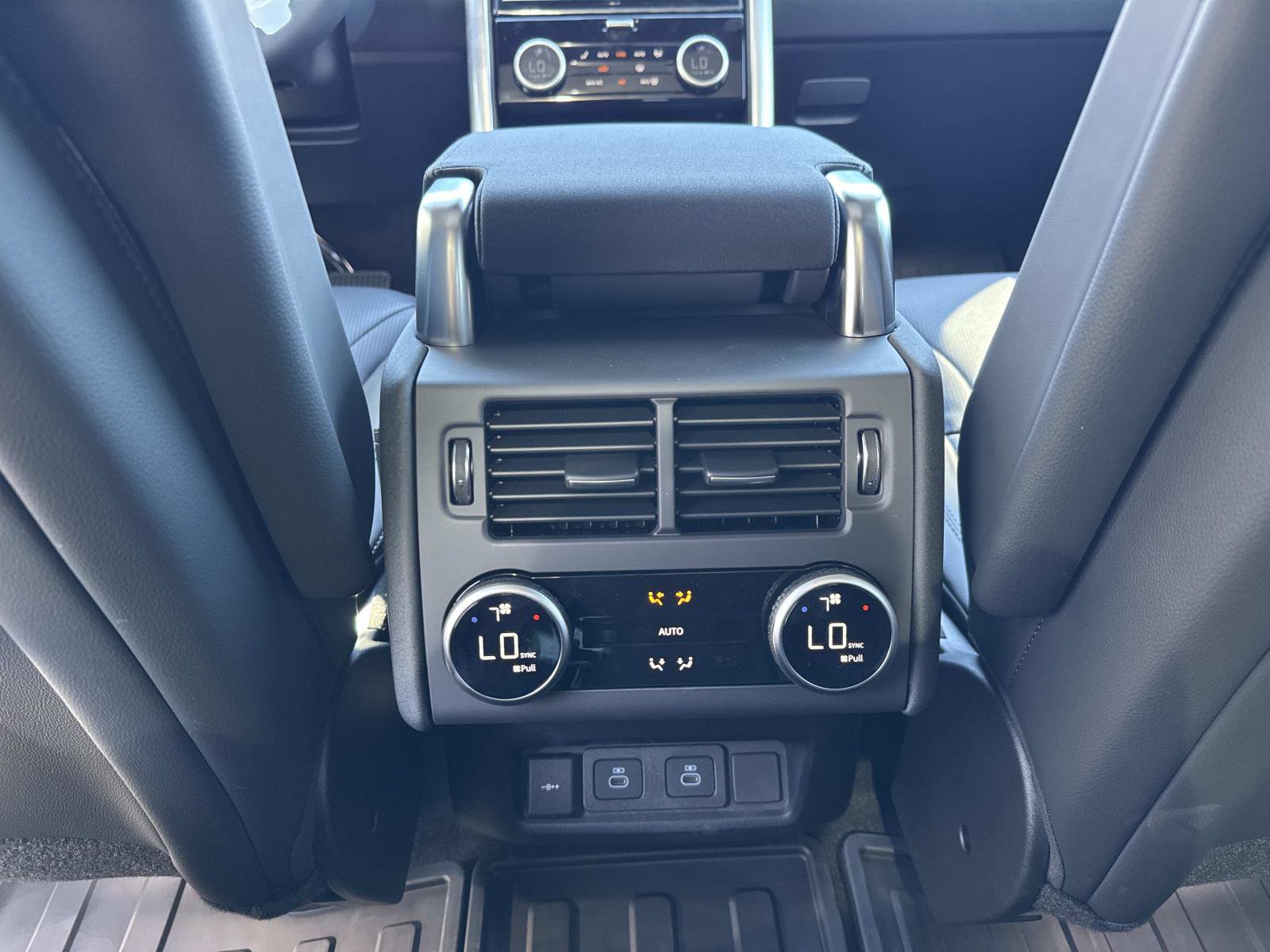 New 2026 Land Rover Discovery S AWD/4WD image 17