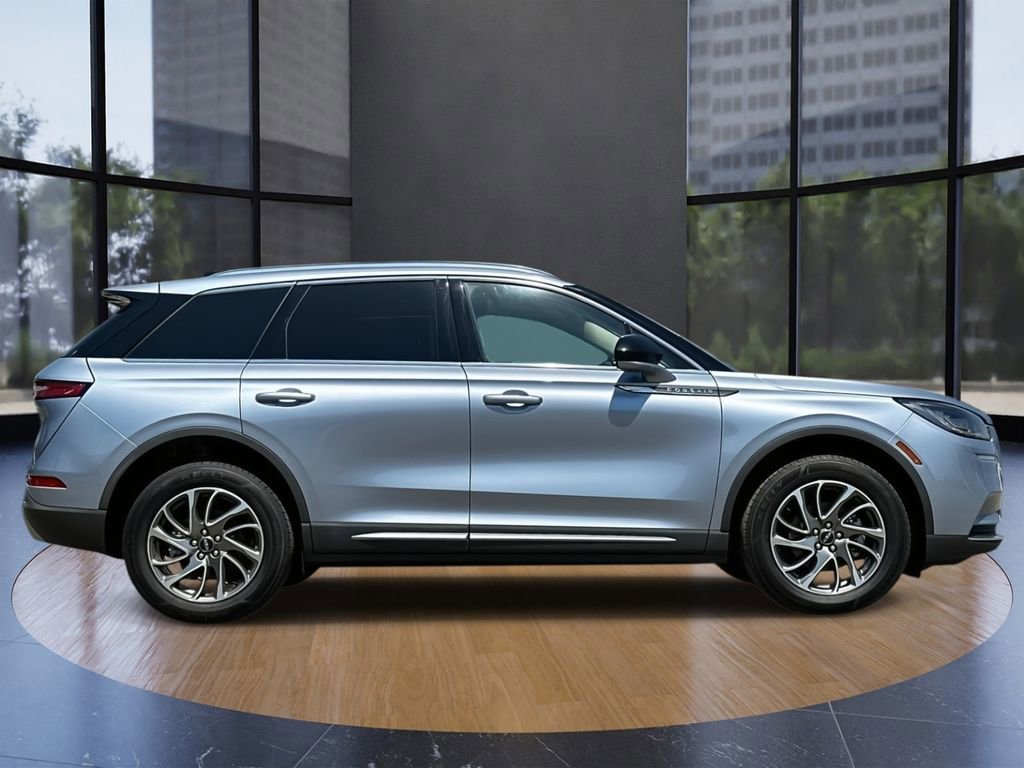 Used 2022 Lincoln Corsair FWD image 2