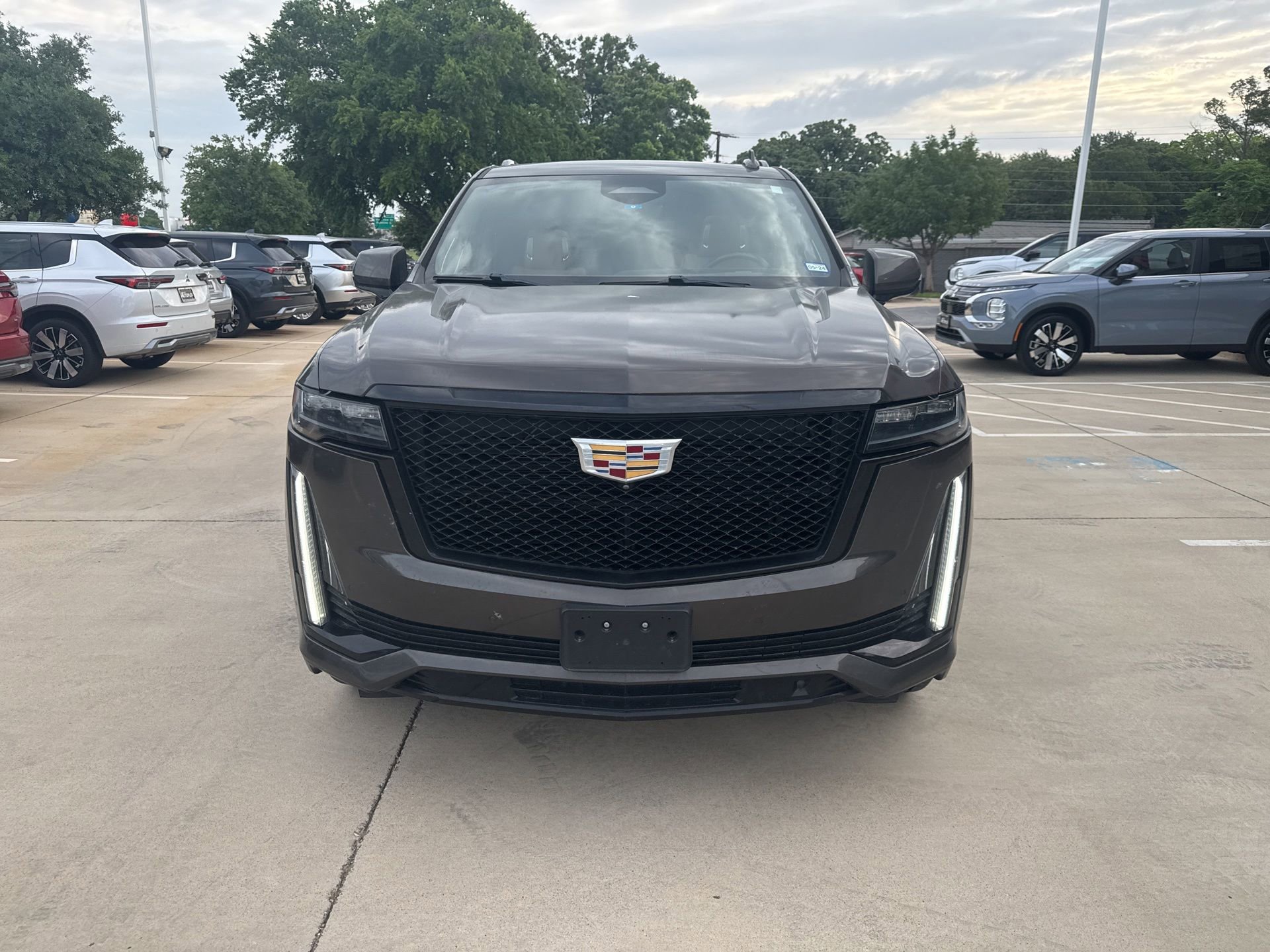 Used 2021 Cadillac Escalade ESV Sport w/ Driver Assist Tech Package AWD/4WD image 2