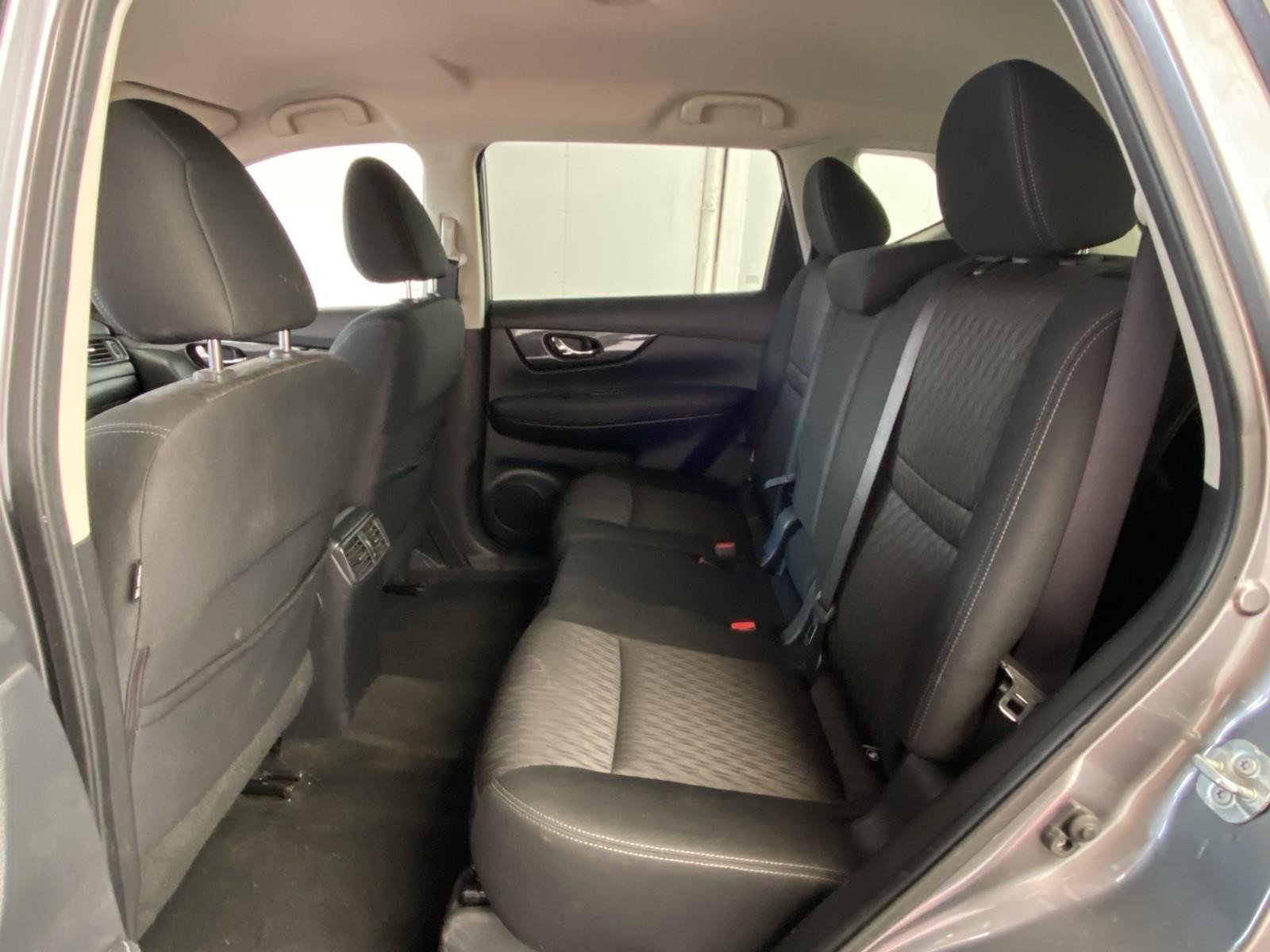 Used 2018 Nissan Rogue SV w/ Premium Package image 17