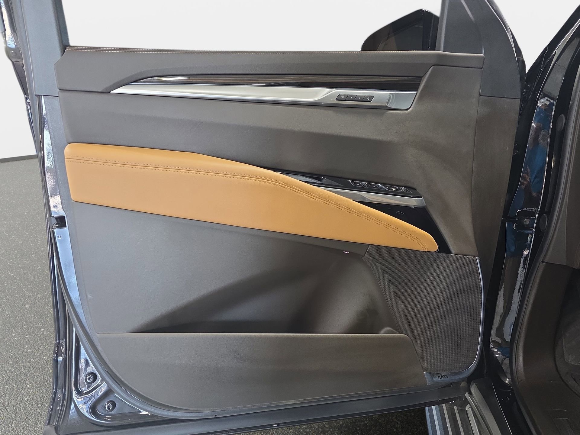 Used 2025 Cadillac Escalade Premium Luxury w/ Touring Package image 26