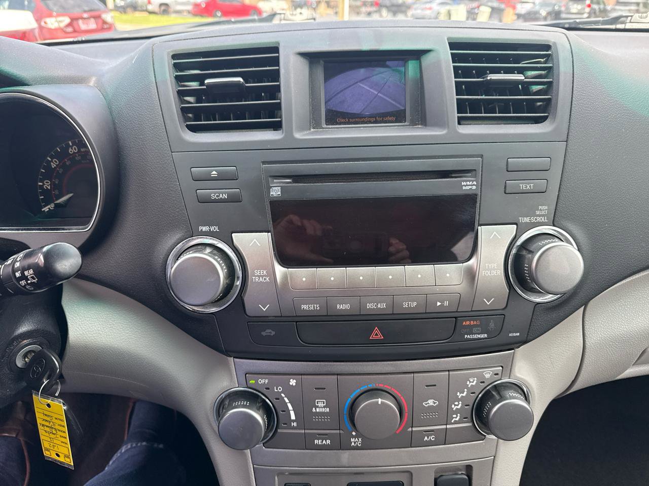 Used 2012 Toyota Highlander SE FWD image 23