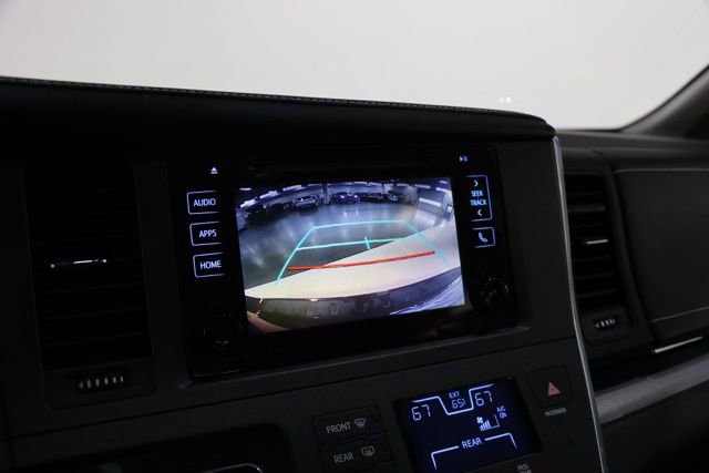 Used 2017 Toyota Sienna SE w/ SE Preferred Package FWD image 24