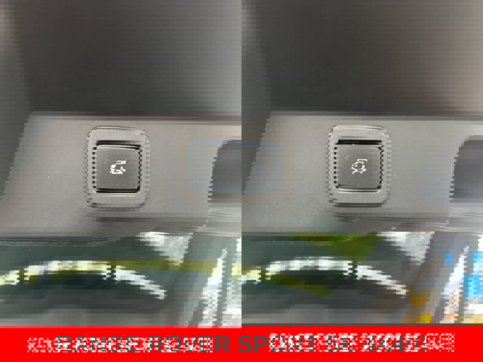 Used 2018 Land Rover Range Rover Sport SE image 32