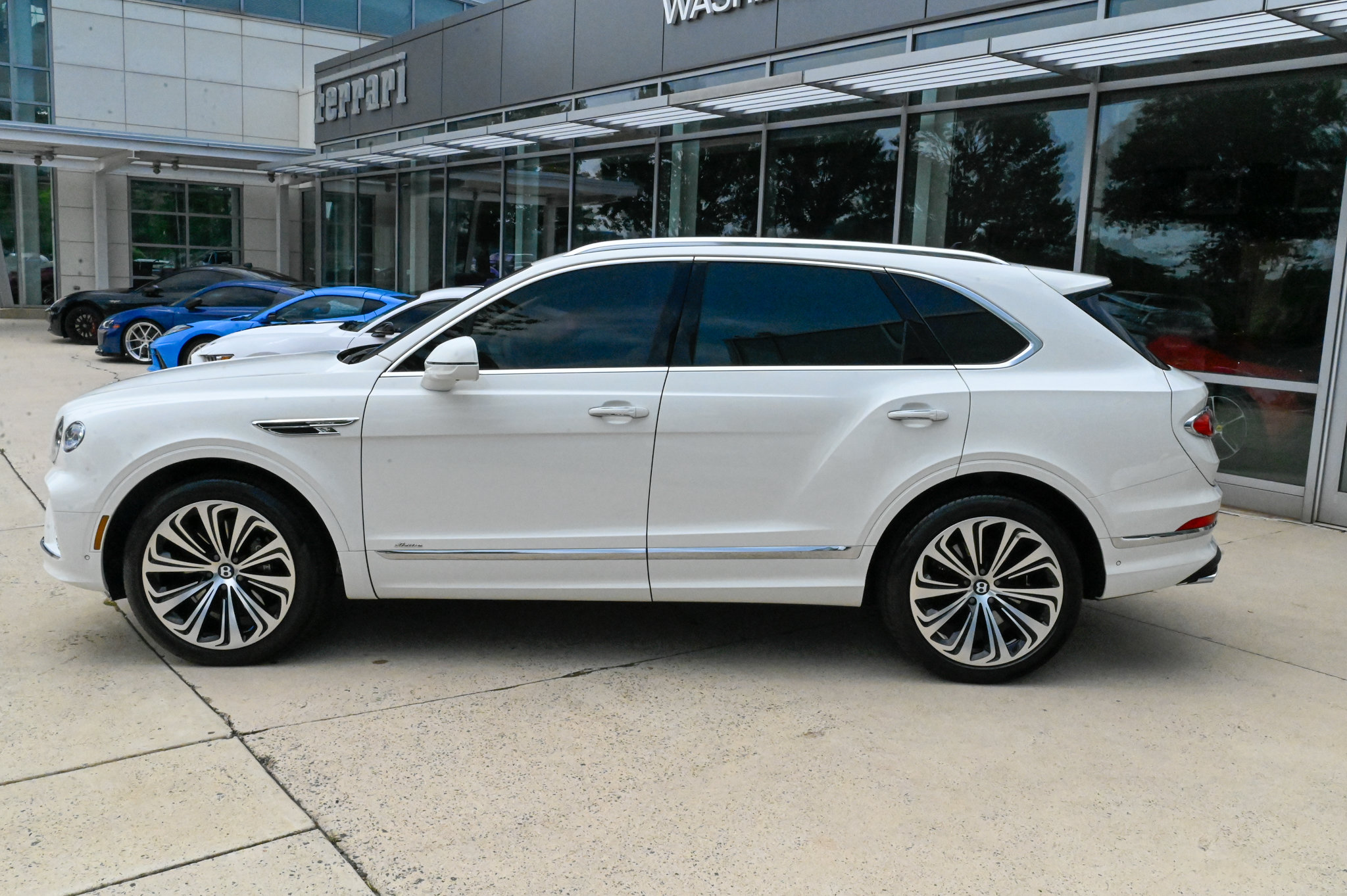 Used 2023 Bentley Bentayga AWD/4WD image 8